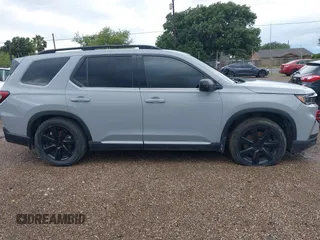 2024 Honda Pilot Touring z VIN 5FNYG1H71RB005034, wystawiony jako IAAI lot #42371878 z przebiegiem Nie podano mil oraz . Historia ofert i sprzedaży dostępna na DreamBid. Obrazek 12.