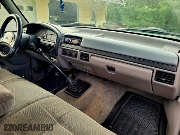 1997 Ford F-250 z VIN 3FTHF26F2VMA27004, wystawiony jako Copart lot #43172115 z przebiegiem 237 194 mil mil oraz Czysty tytuł • Clean title. Historia ofert i sprzedaży dostępna na DreamBid. Obrazek 9.