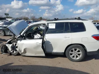 2011 Toyota Highlander with VIN 5TDZK3EH9BS046931, listed as a IAAI auction lot 41505790 with 1 mi miles. Bid and sale history available at carsss.com. Image 14.