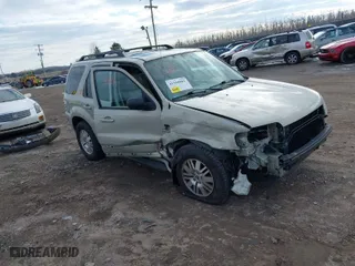 2005 Mercury Mariner Luxury with VIN 4M2YU57145DJ10126, listed as a IAAI auction lot 41358881 with 122,601 mi miles. Bid and sale history available at carsss.com. Image 1.