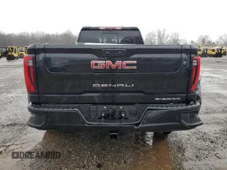 2024 GMC Sierra 3500HD Denali z VIN 1GT49WEYXRF123632, wystawiony jako Copart lot #82759314 z przebiegiem 55 078 mil mil oraz Szkoda całkowita • Salvage title. Historia ofert i sprzedaży dostępna na DreamBid. Obrazek 6.