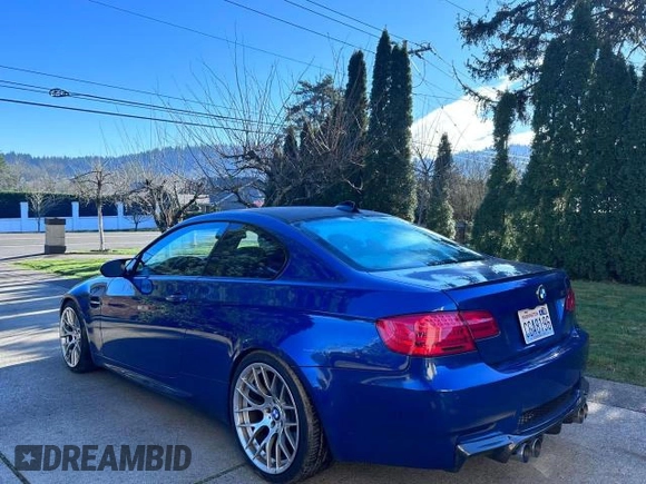 2011 BMW M3 with VIN WBSKG9C55BE368172, listed as a Copart auction lot 43218325 with 70,952 mi miles and Clean Title. Bid and sale history available at carsss.com. Image 3.