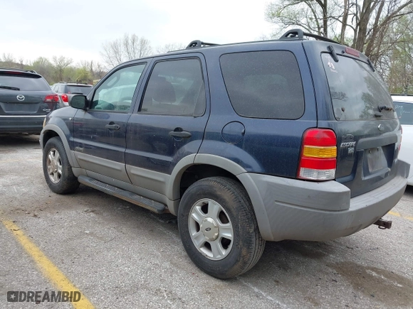 2002 Ford Escape XLT Choice with VIN 1FMYU03122KB98126, listed as a IAAI auction lot 41931702 with 225,401 mi miles. Bid and sale history available at carsss.com. Image 3.