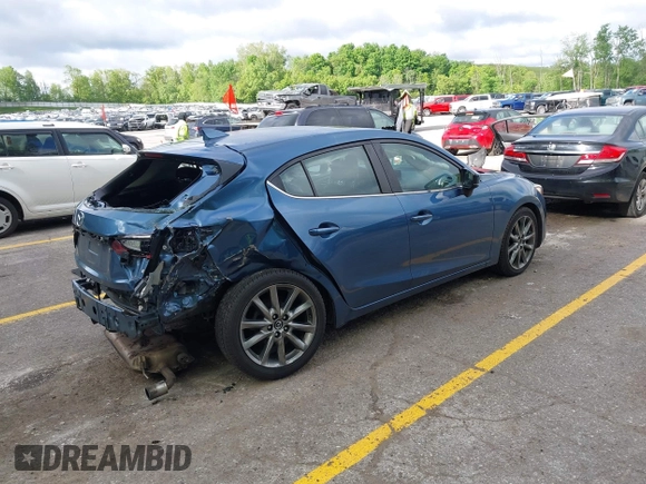 2018 Mazda 3 Touring z VIN 3MZBN1L38JM235604, wystawiony jako IAAI lot #42333995 z przebiegiem 69 541 mil mil oraz . Historia ofert i sprzedaży dostępna na DreamBid. Obrazek 4.