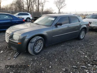 2009 Chrysler 300 z VIN 2C3LA43D49H637017, wystawiony jako Copart lot #86786114 z przebiegiem 157 691 mil mil oraz Czysty tytuł • Clean title. Historia ofert i sprzedaży dostępna na DreamBid. Obrazek 1.