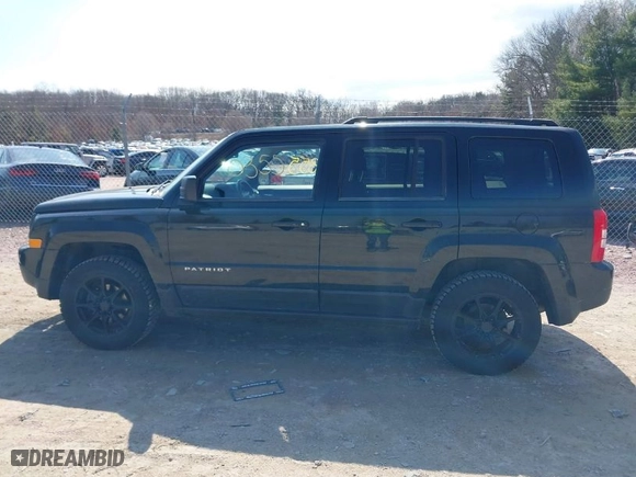 2014 Jeep Patriot Latitude with VIN 1C4NJRFB5ED716716, listed as a IAAI auction lot 41900355 with 155,247 mi miles. Bid and sale history available at carsss.com. Image 14.