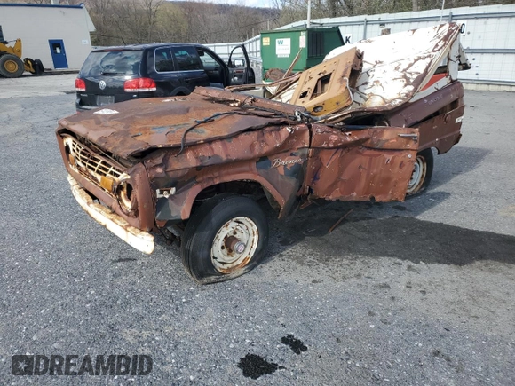 1974 Ford Bronco z VIN U15GLT71142, wystawiony jako Copart lot #52448935 z przebiegiem 49 037 mil mil oraz Czysty tytuł • Clean title. Historia ofert i sprzedaży dostępna na DreamBid. Obrazek 1.