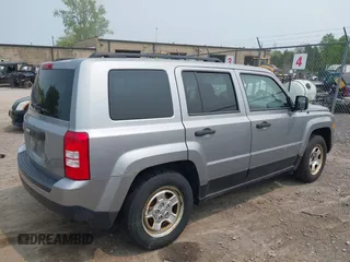 2014 Jeep Patriot Sport z VIN 1C4NJPBA7ED799566, wystawiony jako IAAI lot #42424762 z przebiegiem 122 488 mil mil oraz . Historia ofert i sprzedaży dostępna na DreamBid. Obrazek 4.