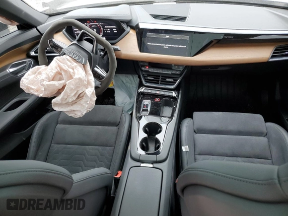 2022 Audi e-tron GT Premium Plus z VIN WAUFJBFW2N7008708, wystawiony jako Copart lot #47915324 z przebiegiem 27 193 mil mil oraz . Historia ofert i sprzedaży dostępna na DreamBid. Obrazek 8.