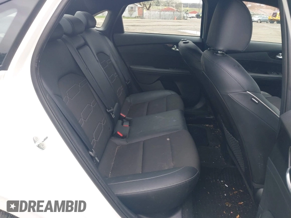 2021 Kia Forte GT-Line z VIN 3KPF34AD0ME393974, wystawiony jako IAAI lot #41953374 z przebiegiem 60 311 mil mil oraz . Historia ofert i sprzedaży dostępna na DreamBid. Obrazek 8.