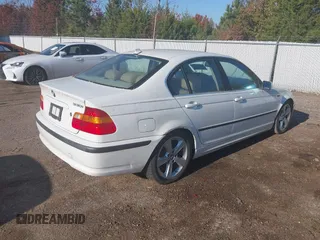 2005 BMW 3 Series 330i with VIN WBAEV53425KM42421, listed as a IAAI auction lot 41001073 with 188,472 mi miles and . Bid and sale history available at carsss.com. Image 4.