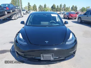 2021 Tesla Model 3 Standard Range Plus z VIN 5YJ3E1EA5MF939299, wystawiony jako IAAI lot #42146702 z przebiegiem 43 382 mil mil oraz . Historia ofert i sprzedaży dostępna na DreamBid. Obrazek 12.