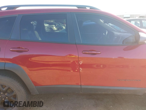 2017 Jeep Cherokee Trailhawk z VIN 1C4PJMBS9HW502323, wystawiony jako IAAI lot #42293817 z przebiegiem 153 127 mil mil oraz . Historia ofert i sprzedaży dostępna na DreamBid. Obrazek 13.
