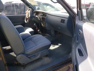 1996 Toyota T100 DX z VIN JT4UN22D8T0019270, wystawiony jako IAAI lot #41965165 z przebiegiem 217 150 mil mil oraz . Historia ofert i sprzedaży dostępna na DreamBid. Obrazek 5.