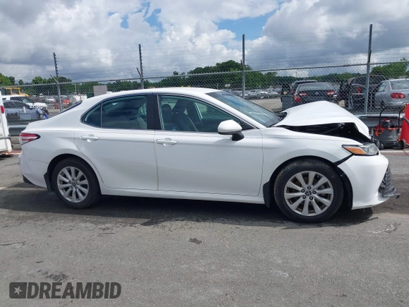 2019 Toyota Camry LE z VIN 4T1B11HKXKU237605, wystawiony jako IAAI lot #42248386 z przebiegiem 70 235 mil mil oraz . Historia ofert i sprzedaży dostępna na DreamBid. Obrazek 13.