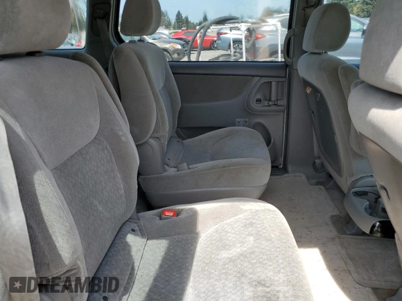 2005 Toyota Sienna CE z VIN 5TDZA23C25S294429, wystawiony jako Copart lot #54725315 z przebiegiem 228 834 mil mil oraz Czysty tytuł • Clean title. Historia ofert i sprzedaży dostępna na DreamBid. Obrazek 11.