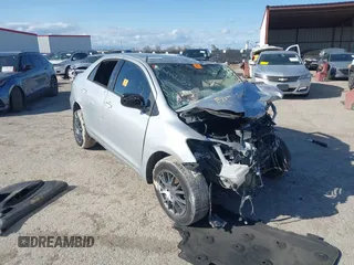 2011 Toyota Yaris z VIN JTDBT4K35B1406769, wystawiony jako IAAI lot #41722802 z przebiegiem Nie podano mil oraz . Historia ofert i sprzedaży dostępna na DreamBid. Obrazek 1.
