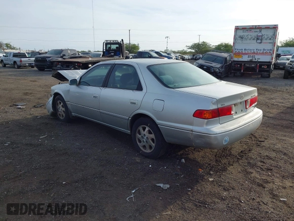 2000 Toyota Camry LE z VIN JT2BF28K6Y0282836, wystawiony jako IAAI lot #41799376 z przebiegiem 210 710 mil mil oraz . Historia ofert i sprzedaży dostępna na DreamBid. Obrazek 3.