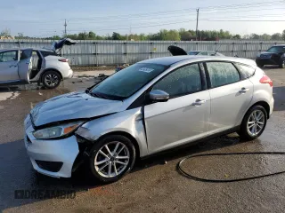 2015 Ford Focus SE with VIN 1FADP3K21FL284037, listed as a Copart auction lot 49242695 with 132,025 mi miles and Clean Title. Bid and sale history available at carsss.com. Image 1.