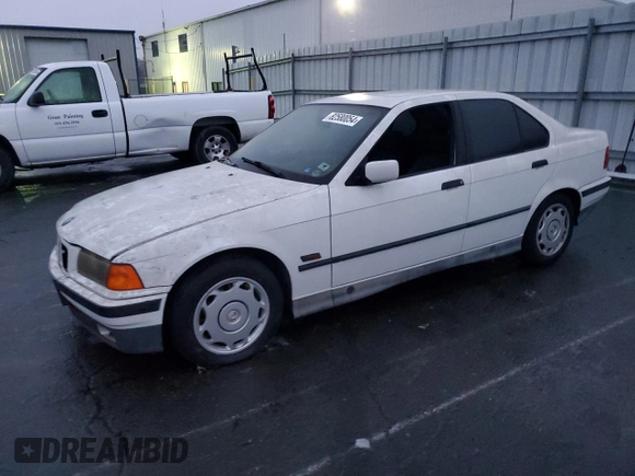 1995 BMW 3 Series z VIN WBACA532XSFG13649, wystawiony jako Copart lot #82580054 z przebiegiem Nie podano mil oraz Czysty tytuł • Clean title. Historia ofert i sprzedaży dostępna na DreamBid. Obrazek 1.