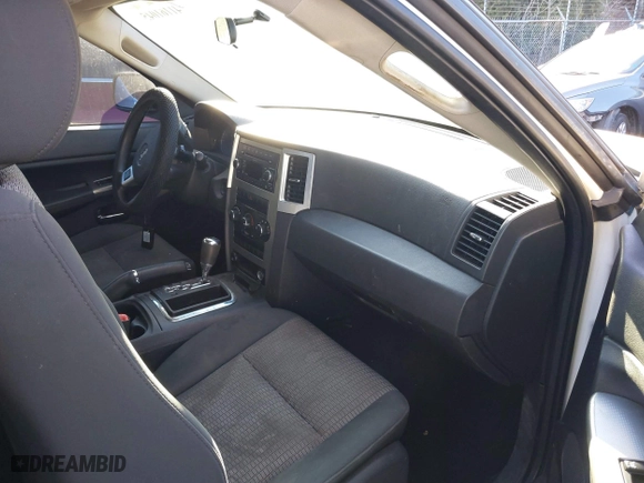 2009 Jeep Grand Cherokee Laredo with VIN 1J8GS48K29C518895, listed as a IAAI auction lot 41161045 with 153,499 mi miles. Bid and sale history available at carsss.com. Image 5.