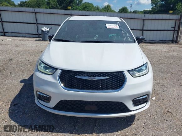 2025 Chrysler Pacifica Select with VIN 2C4RC1BG7SR509591, listed as a IAAI auction lot 42533235 with 19,520 mi miles and . Bid and sale history available at DreamBid. Image 13.