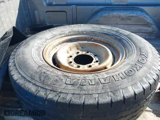 2000 Chevrolet Silverado 2500 LT with VIN 1GCGK29U1YE263011, listed as a IAAI auction lot 41634632 with 179,346 mi miles. Bid and sale history available at carsss.com. Image 12.