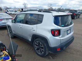 2015 Jeep Renegade Latitude with VIN ZACCJABT9FPB46231, listed as a IAAI auction lot 40805225 with 158,509 mi miles. Bid and sale history available at carsss.com. Image 3.