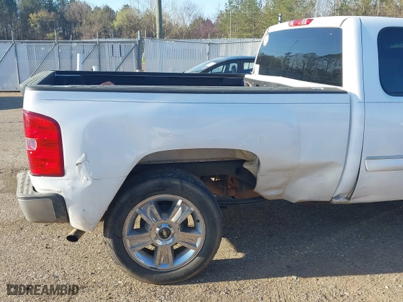 2013 Chevrolet Silverado 1500 LT with VIN 1GCRCSE06DZ273593, listed as a IAAI auction lot 41857478 with 207,175 mi miles. Bid and sale history available at carsss.com. Image 6.