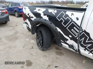 2016 Ram 1500 Sport z VIN 1C6RR7HT5GS149692, wystawiony jako IAAI lot #41174363 z przebiegiem 102 938 mil mil oraz . Historia ofert i sprzedaży dostępna na DreamBid. Obrazek 17.