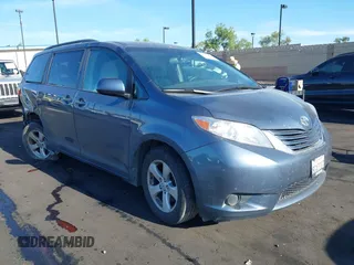 2017 Toyota Sienna LE Auto Access Seat с VIN 5TDKZ3DCXHS845662, выставлен на аукционе IAAI как лот 42317303 с пробегом 80 565 миль миль и . История ставок и продаж доступна на DreamBid. Изображение 1.