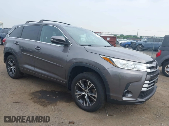 2018 Toyota Highlander LE z VIN 5TDBZRFH1JS896873, wystawiony jako IAAI lot #42501993 z przebiegiem 63 877 mil mil oraz . Historia ofert i sprzedaży dostępna na DreamBid. Obrazek 1.