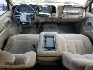 1999 Chevrolet Tahoe z VIN 3GNEC18R3XG165012, wystawiony jako Copart lot #75803204 z przebiegiem 227 608 mil mil oraz Szkoda całkowita • Salvage title. Historia ofert i sprzedaży dostępna na DreamBid. Obrazek 8.