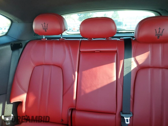 2018 Maserati Levante S GranSport z VIN ZN661YUS4JX268509, wystawiony jako Copart lot #84695894 z przebiegiem 94 048 mil mil oraz Szkoda całkowita • Salvage title. Historia ofert i sprzedaży dostępna na DreamBid. Obrazek 10.