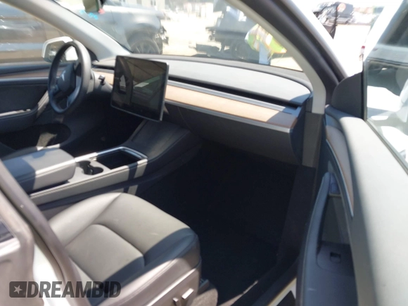 2023 Tesla Model Y Long Range z VIN 7SAYGDEE5PA104635, wystawiony jako IAAI lot #41989014 z przebiegiem 15 347 mil mil oraz . Historia ofert i sprzedaży dostępna na DreamBid. Obrazek 5.
