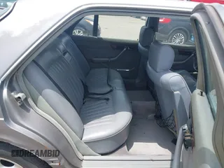 1987 Mercedes-Benz 300 SDL z VIN WDBCB25D6HA329689, wystawiony jako IAAI lot #42438703 z przebiegiem 237 677 mil mil oraz . Historia ofert i sprzedaży dostępna na DreamBid. Obrazek 8.