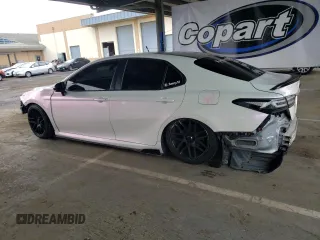2018 Toyota Camry LE z VIN JTNB11HK8J3025709, wystawiony jako Copart lot #56763315 z przebiegiem 157 941 mil mil oraz Szkoda całkowita • Salvage title. Historia ofert i sprzedaży dostępna na DreamBid. Obrazek 2.