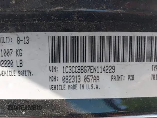 2014 Chrysler 200 Touring z VIN 1C3CCBBG7EN114229, wystawiony jako IAAI lot #42233900 z przebiegiem 194 314 mil mil oraz . Historia ofert i sprzedaży dostępna na DreamBid. Obrazek 9.