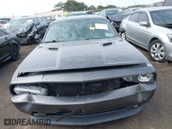 2014 Dodge Challenger R/T z VIN 2C3CDYBT7EH293104, wystawiony jako IAAI lot #41452435 z przebiegiem 49 728 mil mil oraz . Historia ofert i sprzedaży dostępna na DreamBid. Obrazek 12.