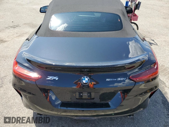 2024 BMW Z4 sDrive30i with VIN WBAHF3C09RWY35844, listed as a Copart auction lot 68285784 with 4,577 mi miles and Salvage Title. Bid and sale history available at carsss.com. Image 10.