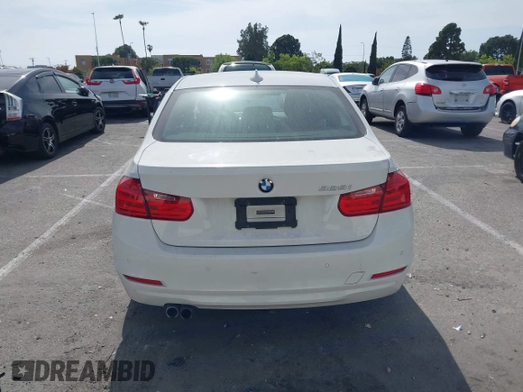 2015 BMW 3 Series 328i z VIN WBA3A5G56FNS90603, wystawiony jako IAAI lot #42246838 z przebiegiem 41 799 mil mil oraz . Historia ofert i sprzedaży dostępna na DreamBid. Obrazek 17.
