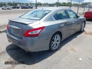 2009 Nissan Maxima SV z VIN 1N4AA51E89C842031, wystawiony jako IAAI lot #42338690 z przebiegiem 118 363 mil mil oraz . Historia ofert i sprzedaży dostępna na DreamBid. Obrazek 4.