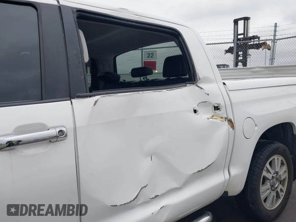 2016 Toyota Tundra 2WD SR5 with VIN 5TFGY5F12GX194147, listed as a IAAI auction lot 41877936 with 61,509 mi miles. Bid and sale history available at carsss.com. Image 6.
