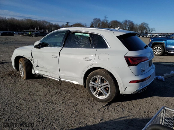2024 Audi Q5 S line Premium Plus with VIN WA1E2AFY9R2050393, listed as a Copart auction lot 42951605 with 0 mi miles and Salvage Title. Bid and sale history available at carsss.com. Image 2.