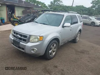 2008 Ford Escape Limited z VIN 1FMCU04158KB42604, wystawiony jako IAAI lot #41948050 z przebiegiem 240 686 mil mil oraz . Historia ofert i sprzedaży dostępna na DreamBid. Obrazek 2.