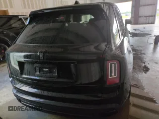 2023 Rolls-Royce Cullinan z VIN SLATV4C02PU220042, wystawiony jako Copart lot #73976404 z przebiegiem Nie podano mil oraz Nie do naprawy. Historia ofert i sprzedaży dostępna na DreamBid. Obrazek 6.