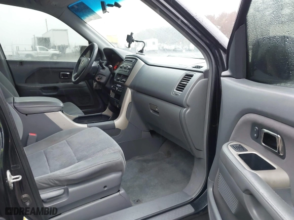 2006 Honda Pilot EX with VIN 2HKYF18486H527682, listed as a IAAI auction lot 41941295 with 235,521 mi miles. Bid and sale history available at carsss.com. Image 5.