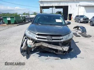 2018 Toyota Highlander SE with VIN 5TDJZRFH6JS882317, listed as a IAAI auction lot 42274438 with 77,143 mi miles and . Bid and sale history available at DreamBid. Image 13.