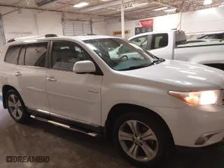 2011 Toyota Highlander Limited with VIN 5TDYK3EHXBS031334, listed as a IAAI auction lot 41521311 with 134,230 mi miles. Bid and sale history available at carsss.com. Image 13.
