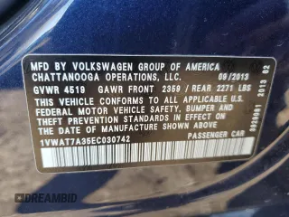 2014 Volkswagen Passat Wolfsburg Edition z VIN 1VWAT7A35EC030742, wystawiony jako Copart lot #46586205 z przebiegiem 185 690 mil mil oraz Szkoda całkowita • Salvage title. Historia ofert i sprzedaży dostępna na DreamBid. Obrazek 12.